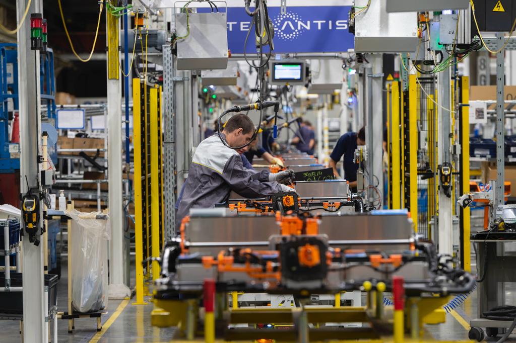 Línea de producción en la planta de Stellantis en Figueruelas (Zaragoza)