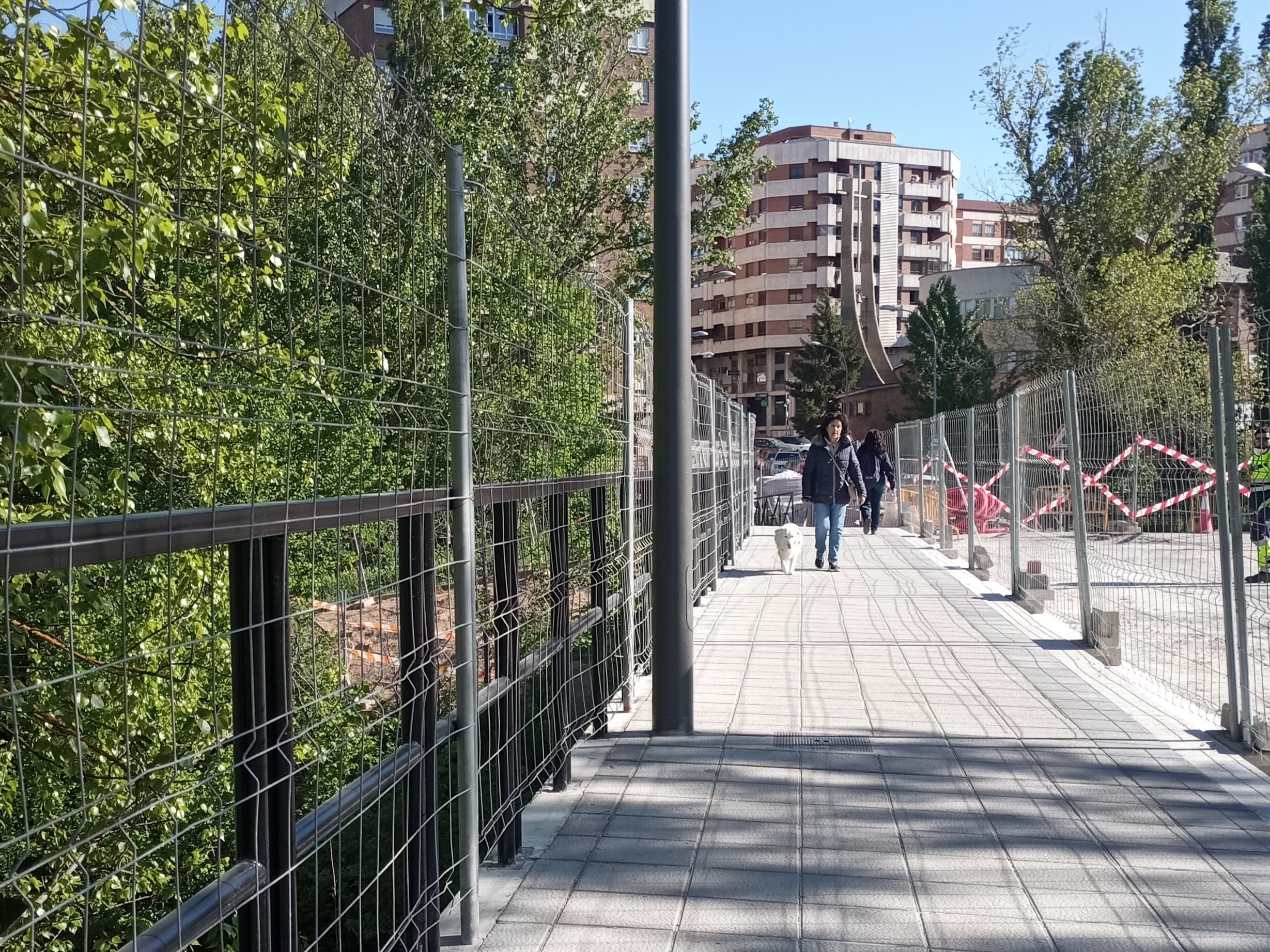 DISFAR considera irregular la colocación de las farolas