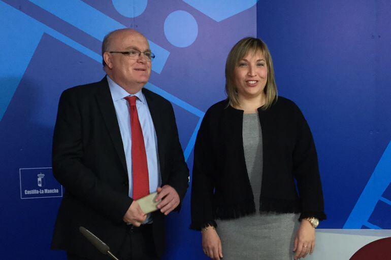 Pedro Antonio Ruiz Santos, delegado de la Junta en Albacete, y Amparo Torres, directora provincial de Fomento