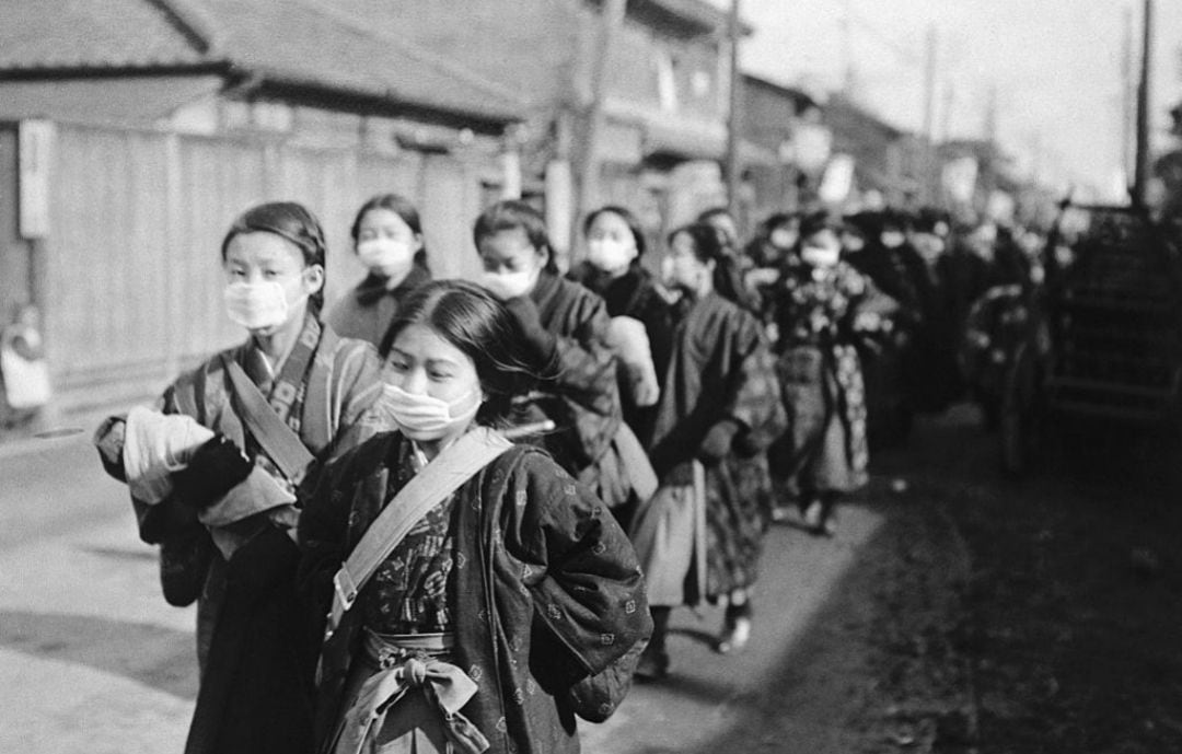 Imagen antigua de mujeres japonesas con influenza