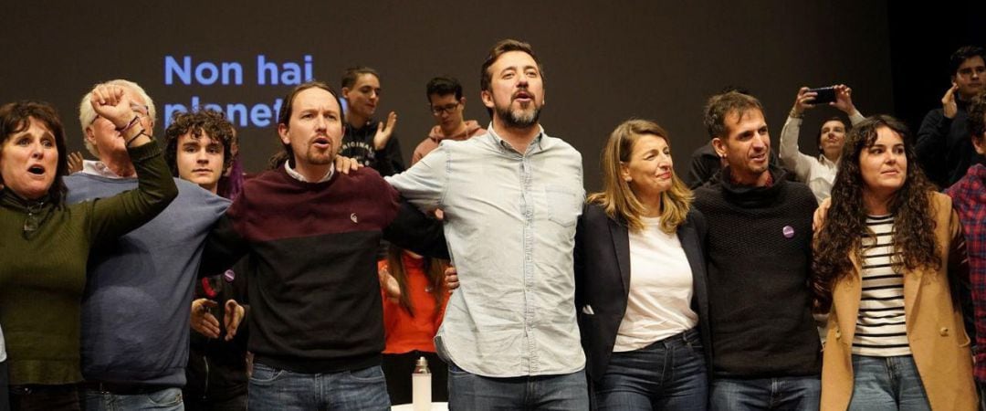 Un momento del mitin, con Pablo Iglesias, Antón Gómez Reino y Yolanda Díaz en el centro