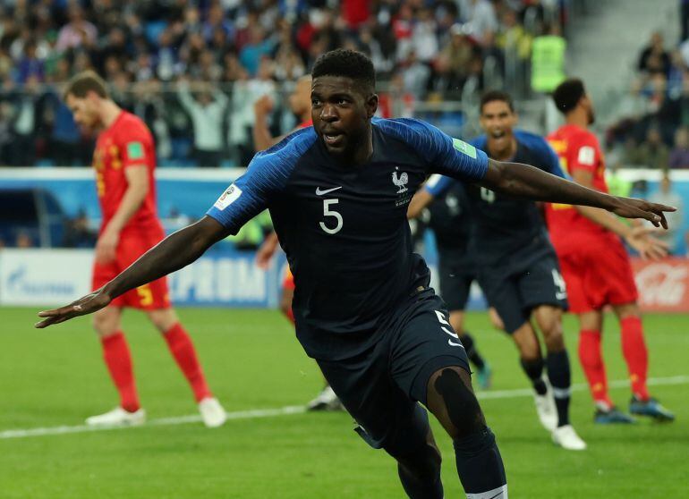 Samuel Umtiti celebra el gol que mete a Francia en la final del Mundial.