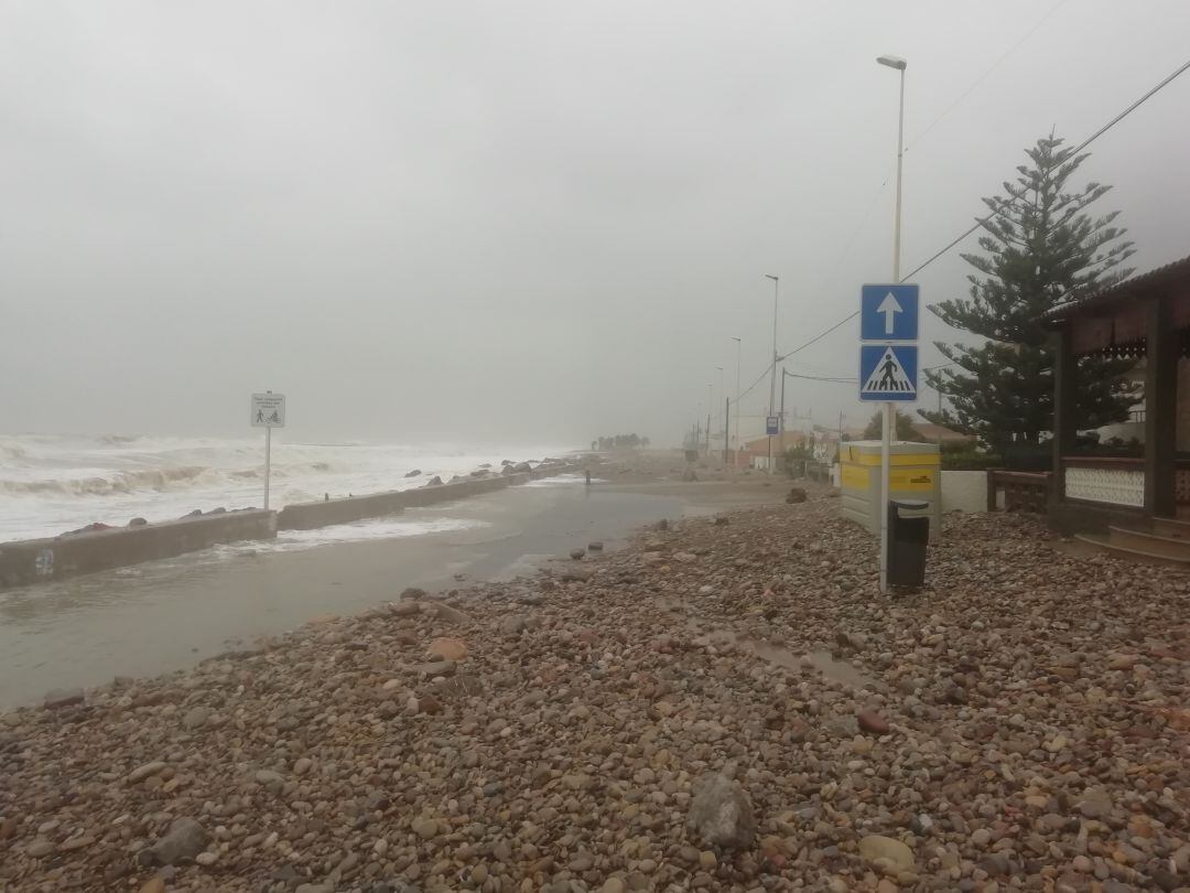 Aspecto de la playa de Almassora durante el temporal Gloria