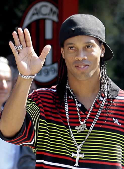 Ronaldinho, en su presentación con el Milán