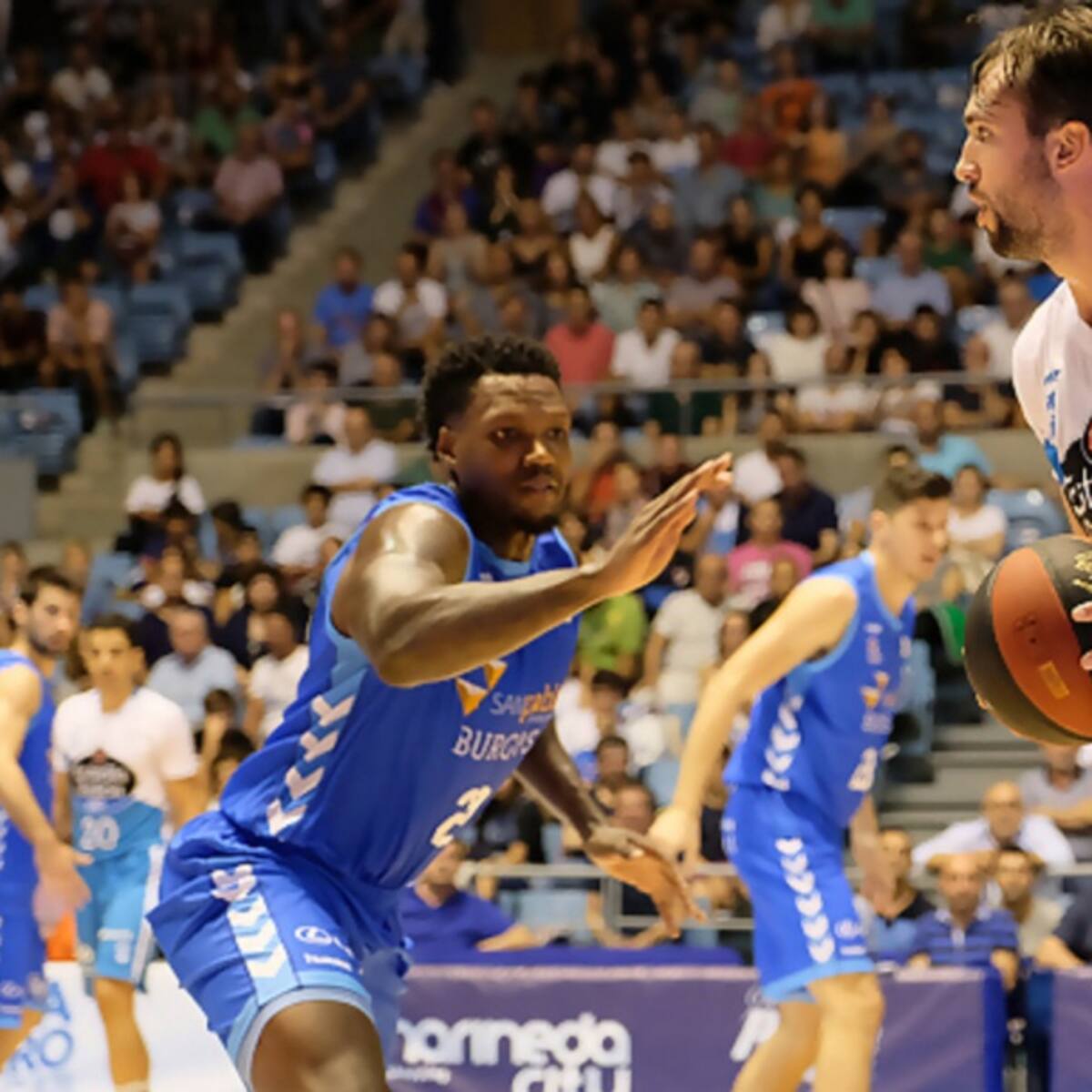 El Obra gusta y gana