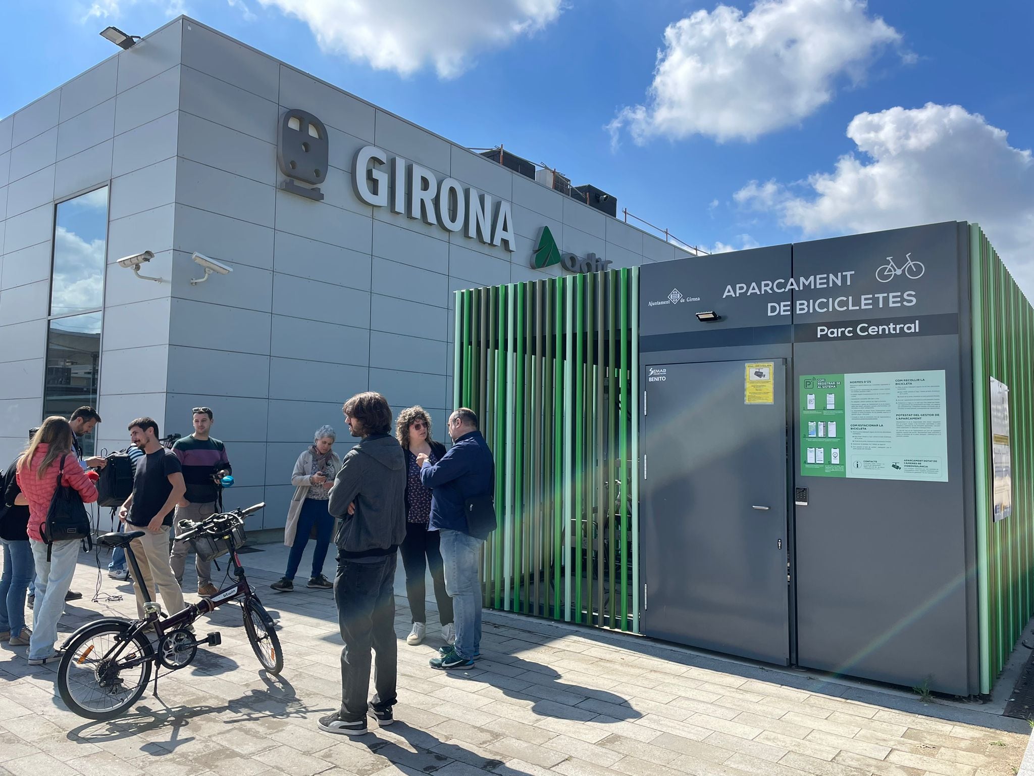 Pàrquing de bicicletes, al Parc Central de Girona