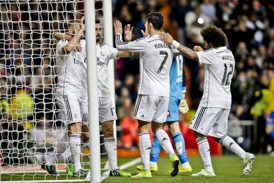 Benzema celebra el 2-0 al Deportivo.