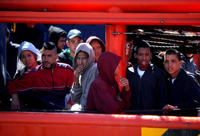 Varios inmigrantes llegados este pasado fin de semana al Puerto de Algeciras.