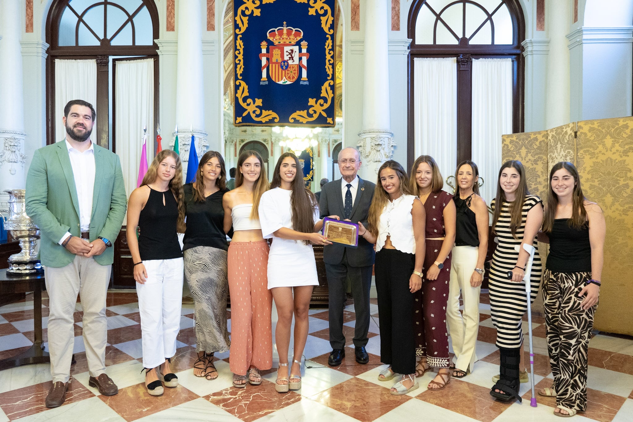 El Ayuntamiento de Málaga recibe al equipo de Remo del Real Club Mediterráneo/ Málaga