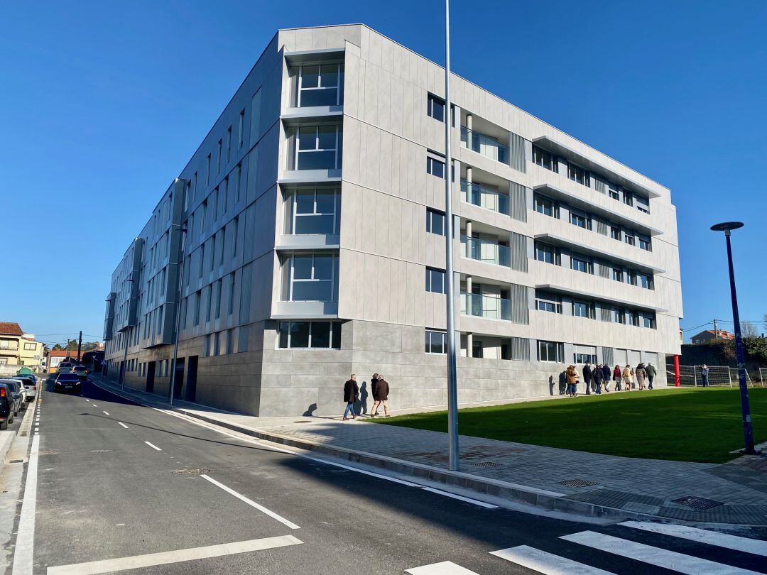 Edificio de viviendas de protección oficial construido por la SVS de Santander en San Román.