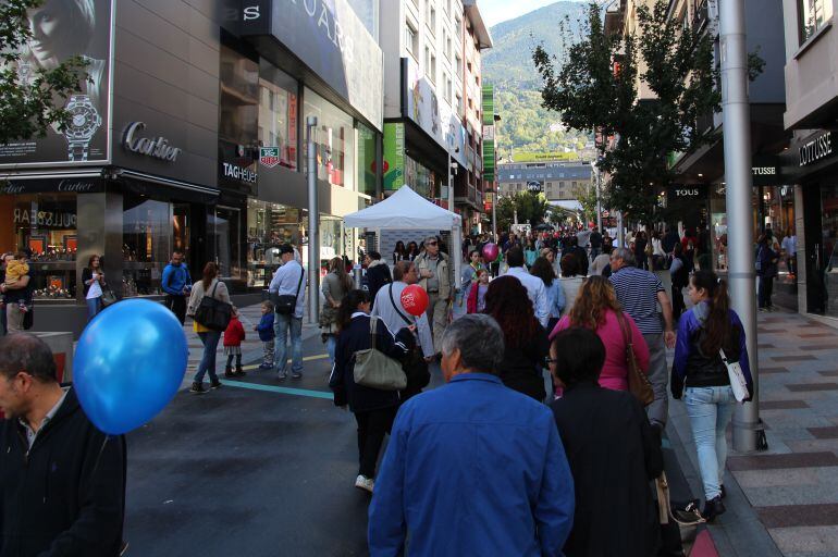 Vivand plena de turistes