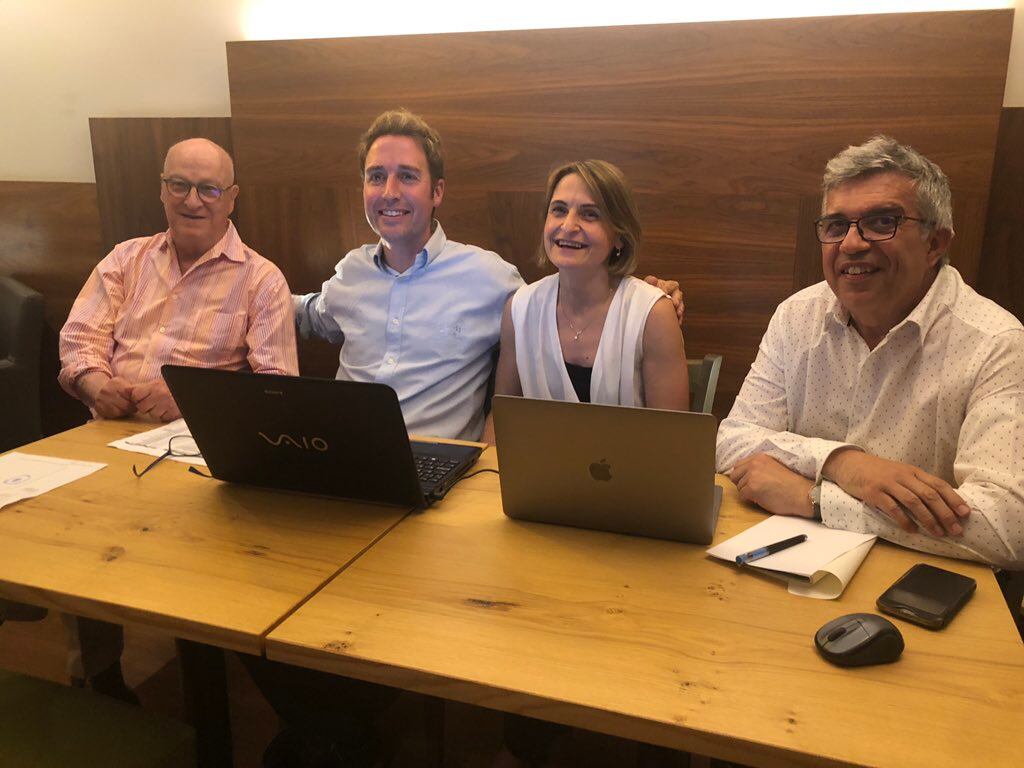 Jordi Masquef, al mig, cap de llista de Junts Figueres