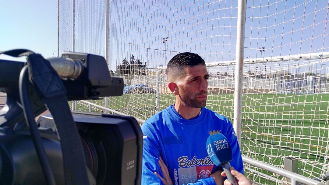 Sergio Narváez atendiendo a los periodistas el viernes en La Granja 