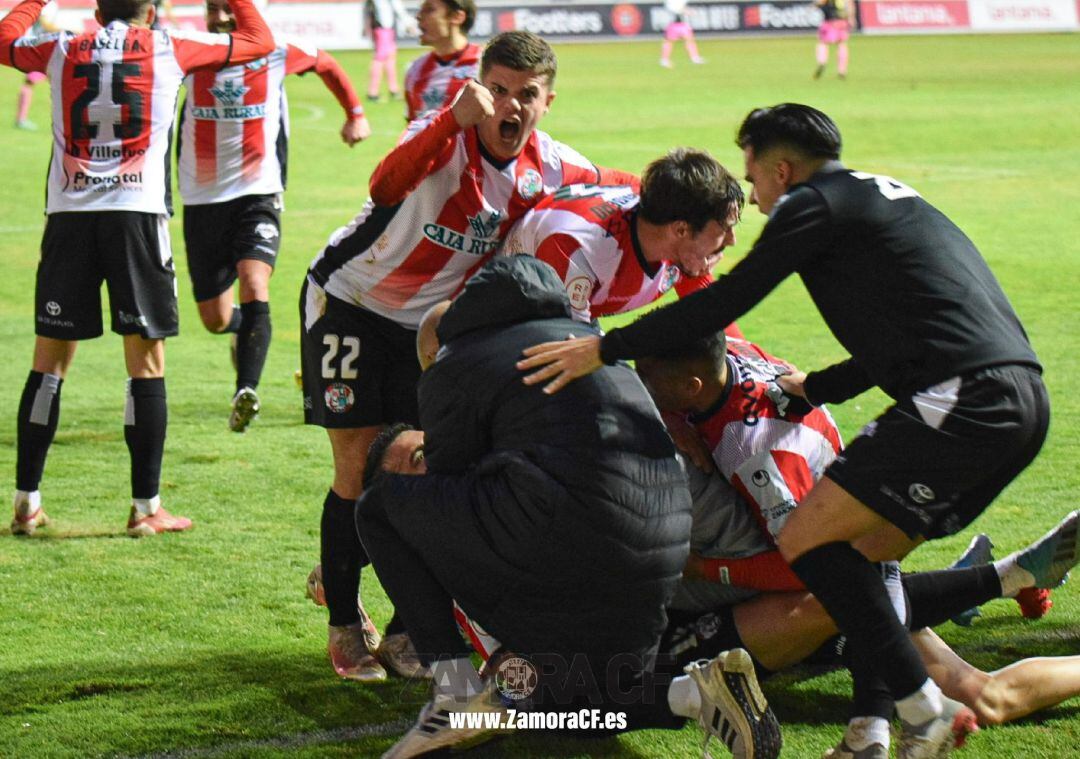 Celebración del segundo tanto