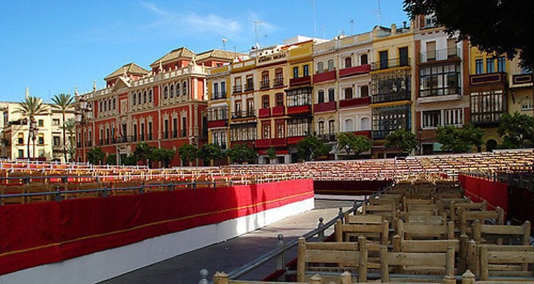 Sillas de la Carrera Oficial en los palcos de la Plaza de San Francisco