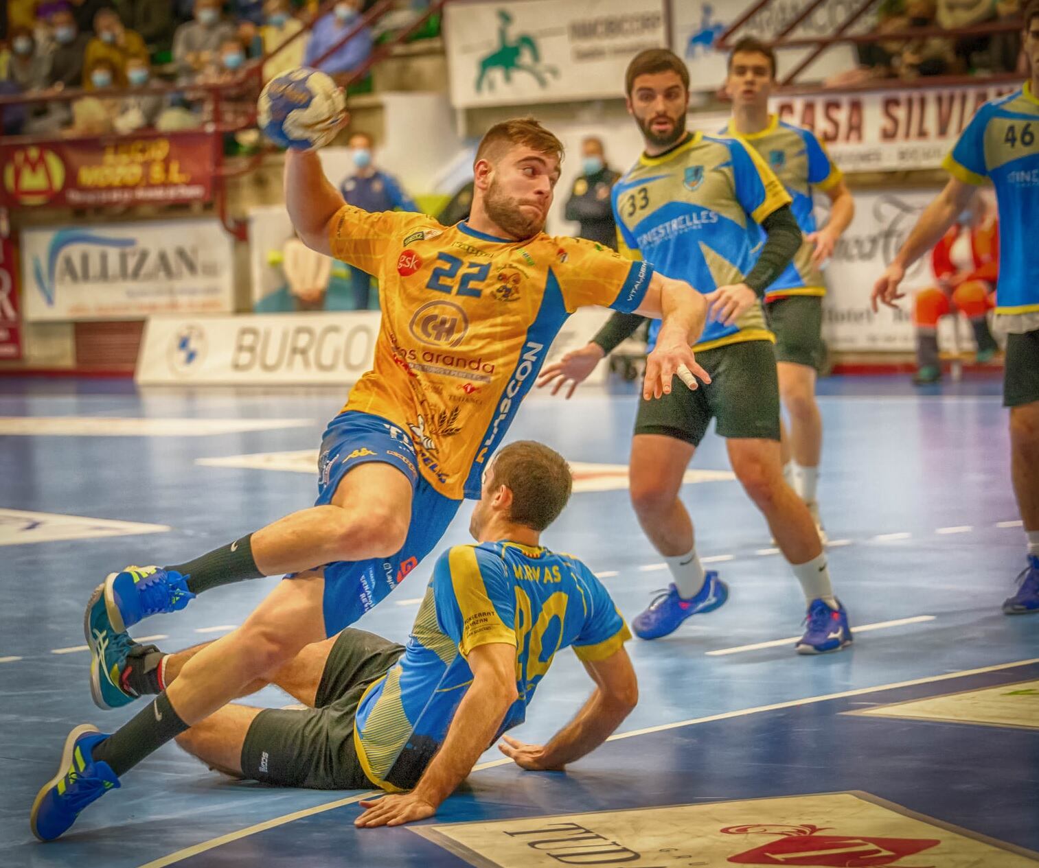 Javi Domingo durante en partido ante Esplugues en el Príncipe de Asturias