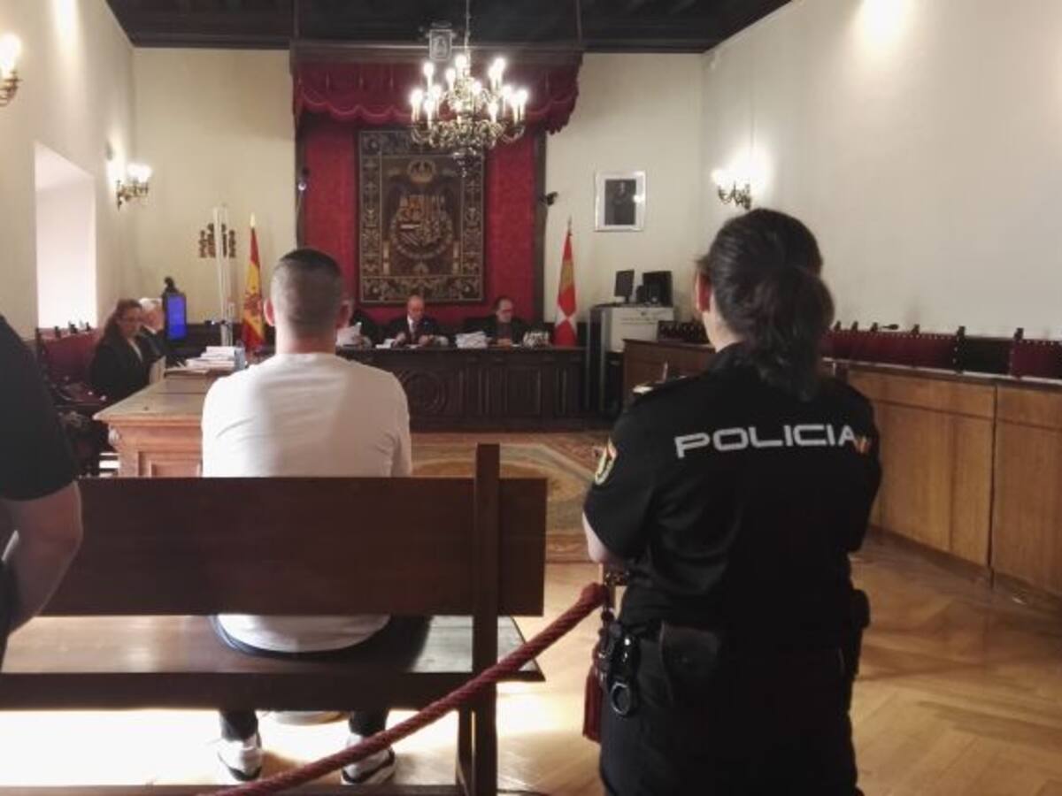 Piden cuatro años de prisión para el acusado de apuñalar a un joven en La Cañada