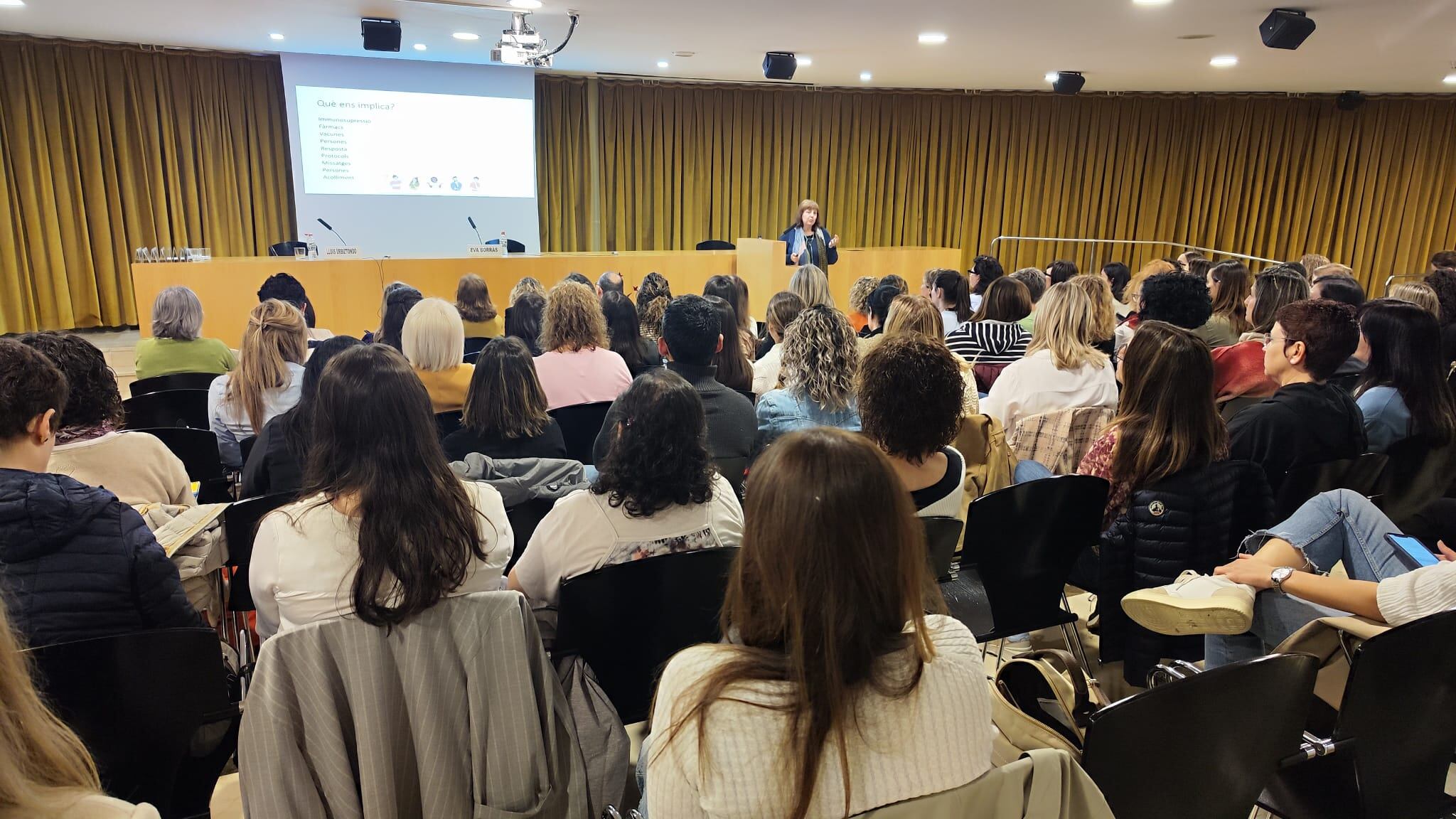 Un moment d'una de les ponències de la XIX Jornada d'Immunitzacions que s'ha celebrat aquest dimecres a l'Aula Magna del Campus de ciències de la Salut de la UdL.