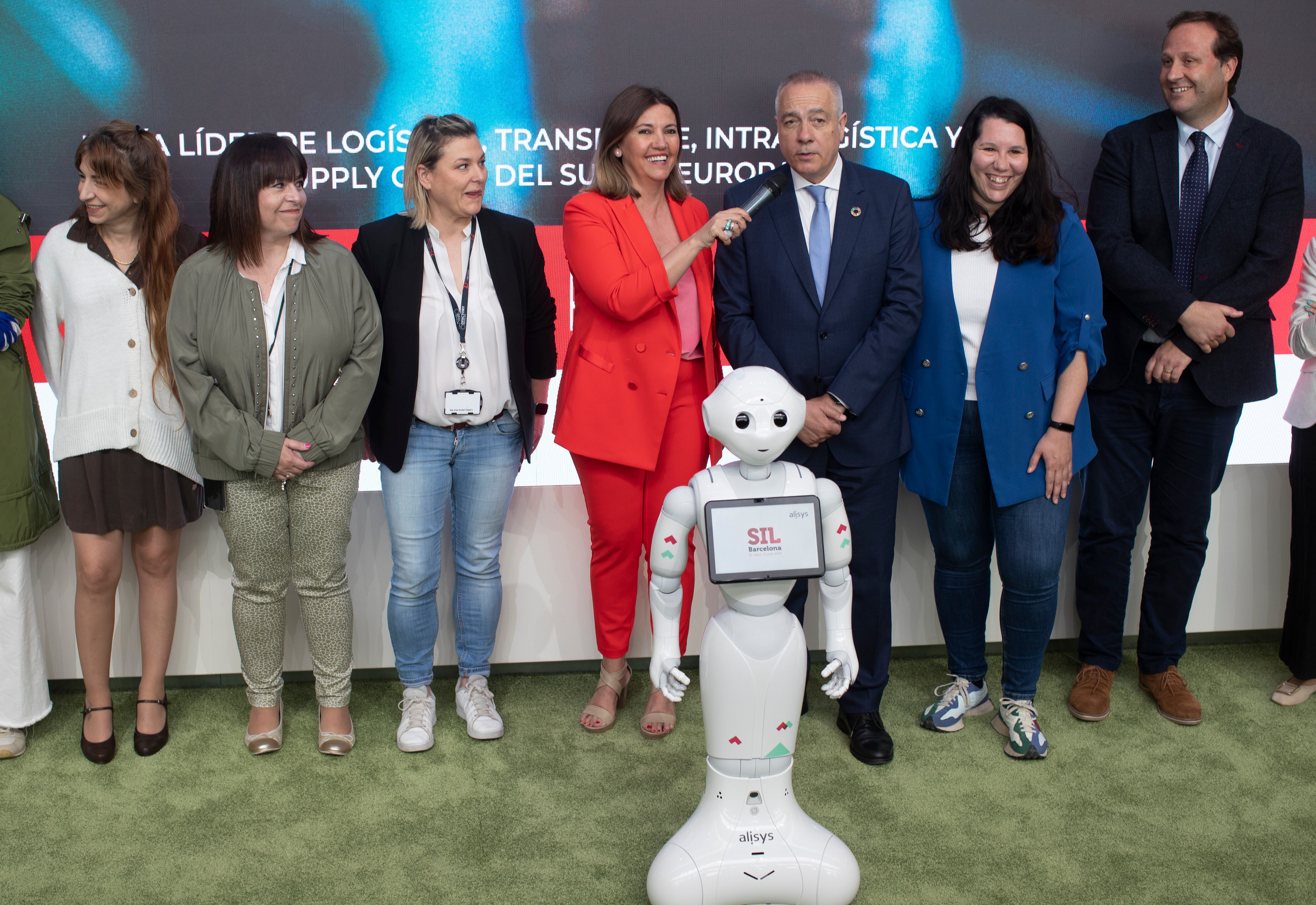 El delegar especial de l&#039;Estat al Consorci de la Zona Franca de Barcelona, Pere Navarro, junt amb la directora del SIL, Blanca Soriguer