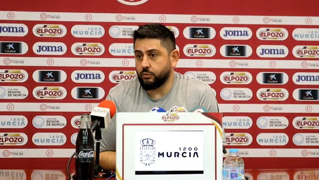 Josan González, técnico de ElPozo Murcia, en una rueda de prensa