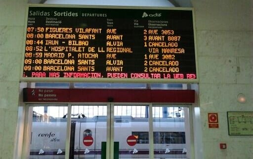 Trens cancel.lats al panell informatiu de l&#039;estació de Lleida