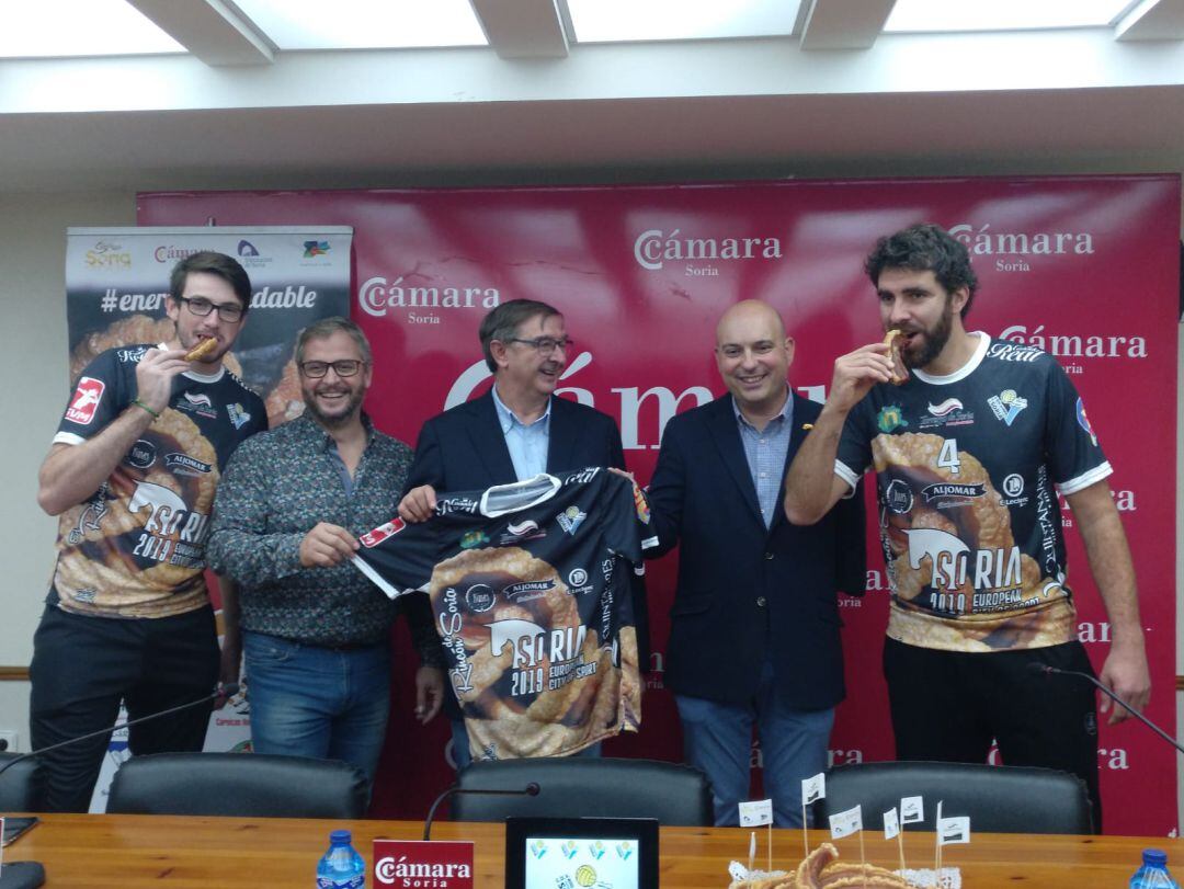 La nueva camiseta de líbero del Río Duero Soria, con el torrezno como protagonista.