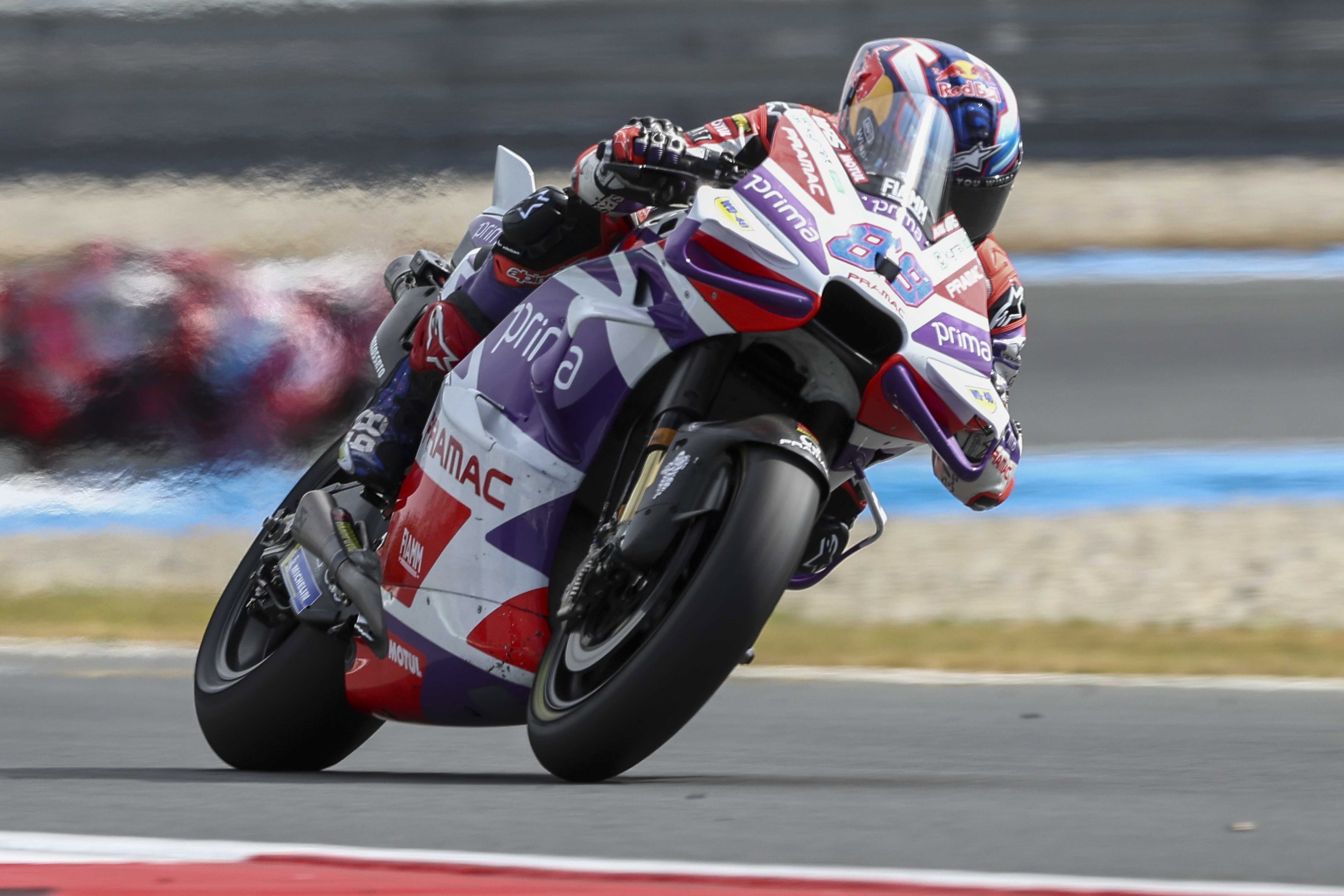 Assen (Netherlands), 24/06/2023.- Spanish Jorge Martin on his Ducati in action during the third free practice session of MotoGP at the TT circuit of Assen, Netherlands, 24 June 2023. (Motociclismo, Ciclismo, Países Bajos; Holanda) EFE/EPA/VINCENT JANNINK
