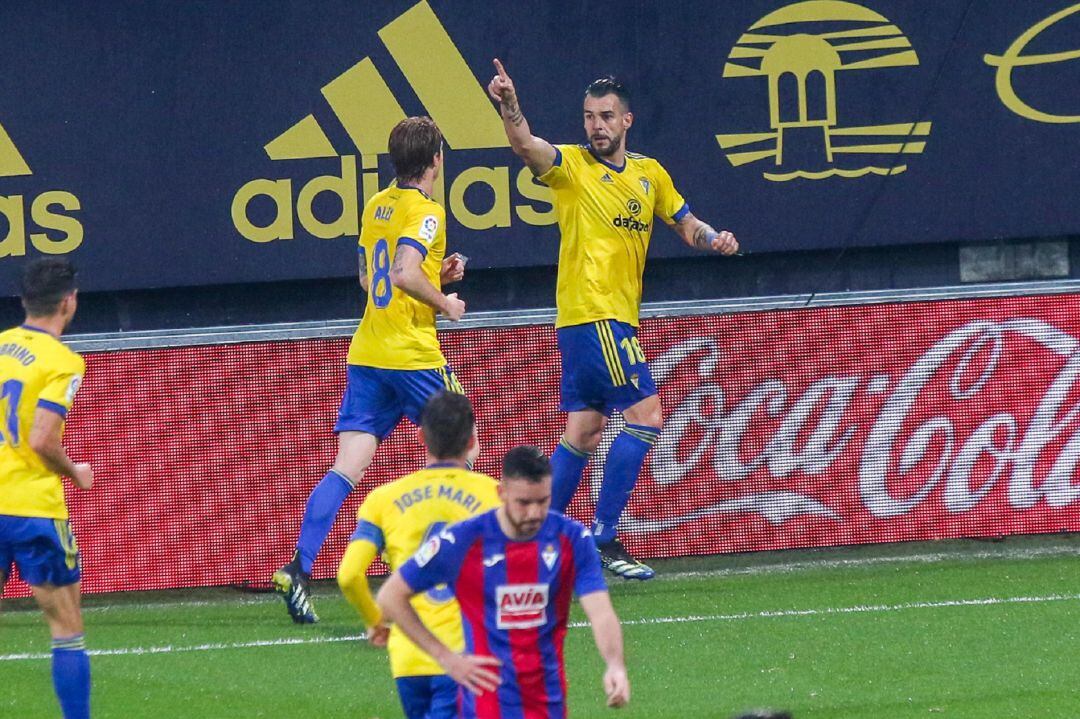 Negredo celebra el gol anotado ante el Eibar.