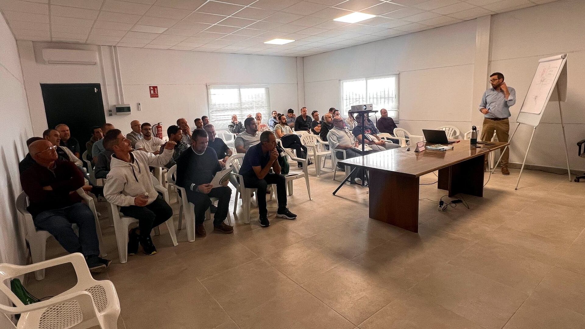 Uno de los talleres formativos impartidos por Dcoop