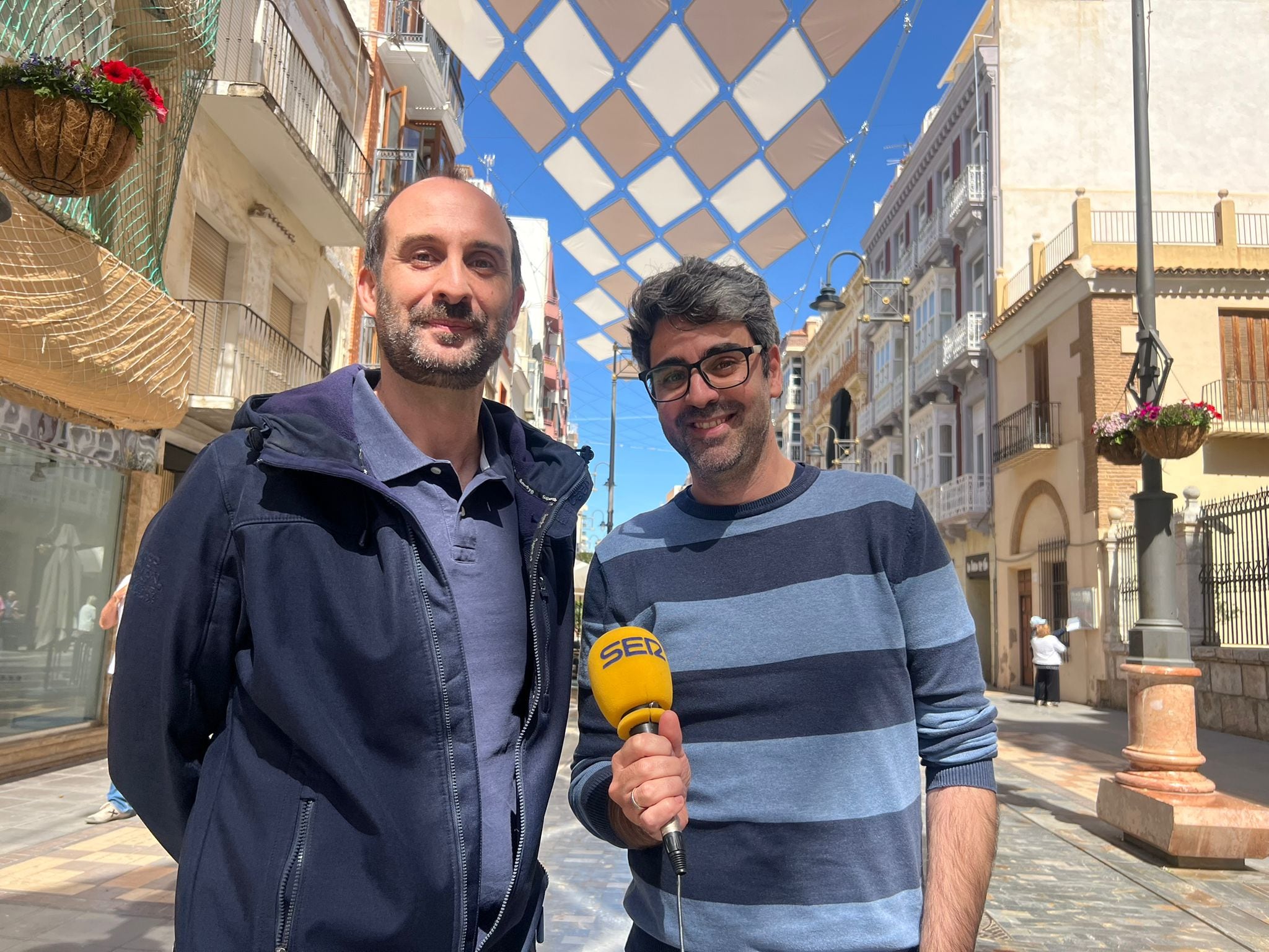 Un techo de teselas para hacer frente al calor en pleno centro de Cartagena