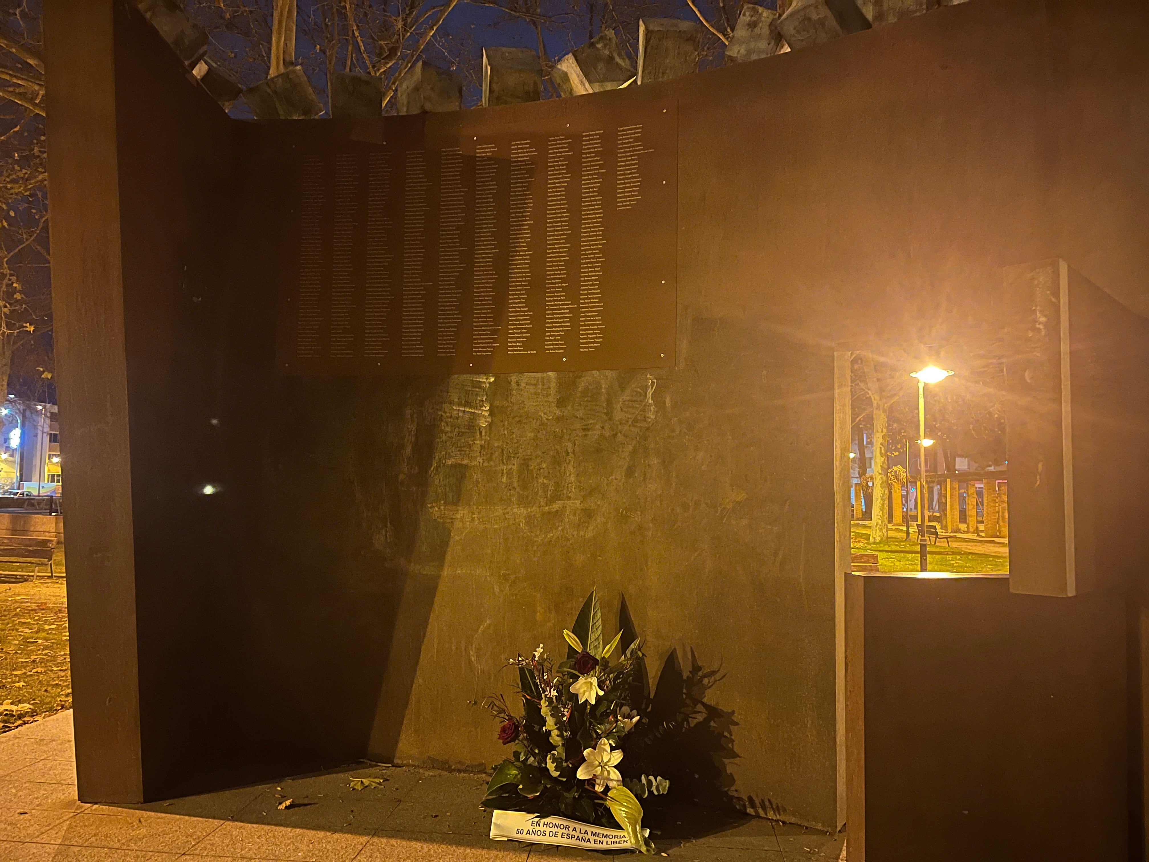 Placa restituida en el parque de la Carcavilla de Palencia