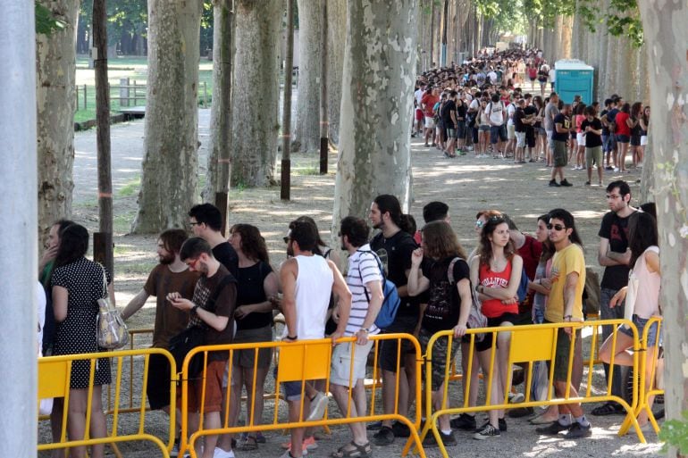 Cua de més d'un quilòmetre a les portes de Fira de Girona