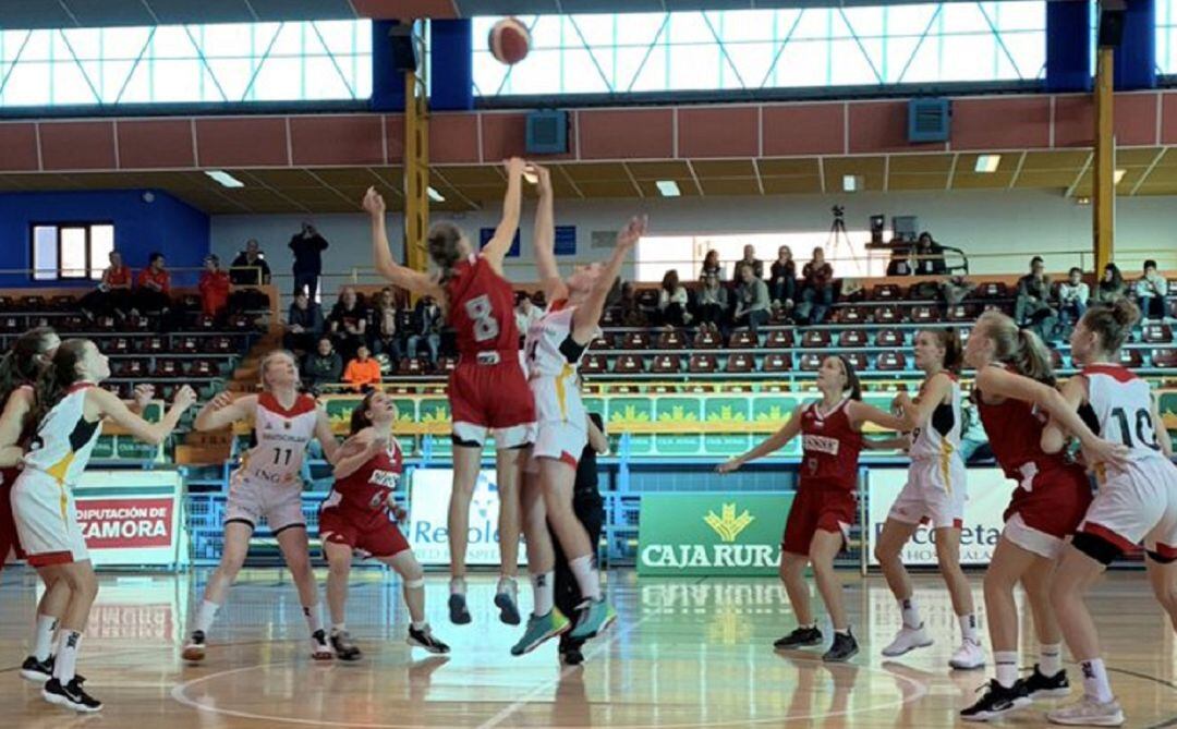 Salto inicial del Rusia-Alemania