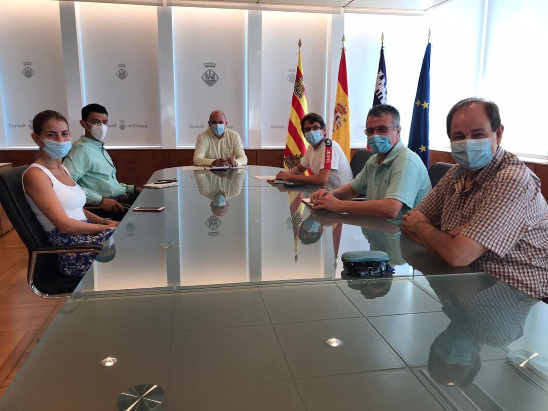 Imagen de archivo de una reunión de las patronales con el Consell de Ibiza