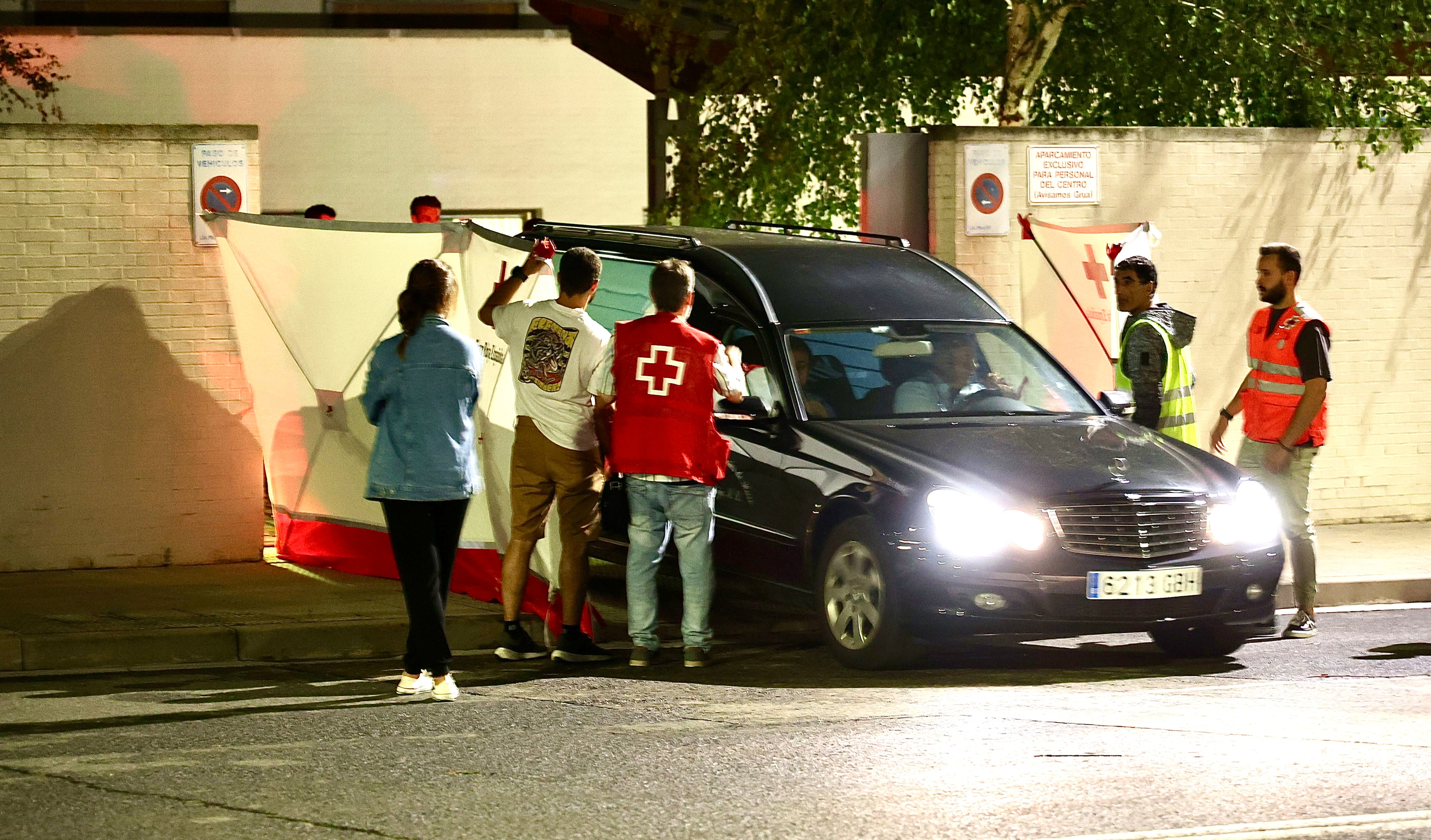 HARO (LA RIOJA) 05/09/2023.- Un trabajador sanitario del centro de salud de Haro ha fallecido a última hora de este lunes en un atropello masivo por parte de un conductor en el parking de las instalaciones, que también ha ocasionado heridas de distinta consideración a otras cinco personas. EFE/Raquel Manzanares