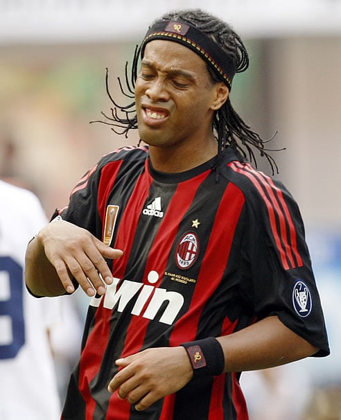 Ronaldinho empieza la temporada con el Milan perdiendo