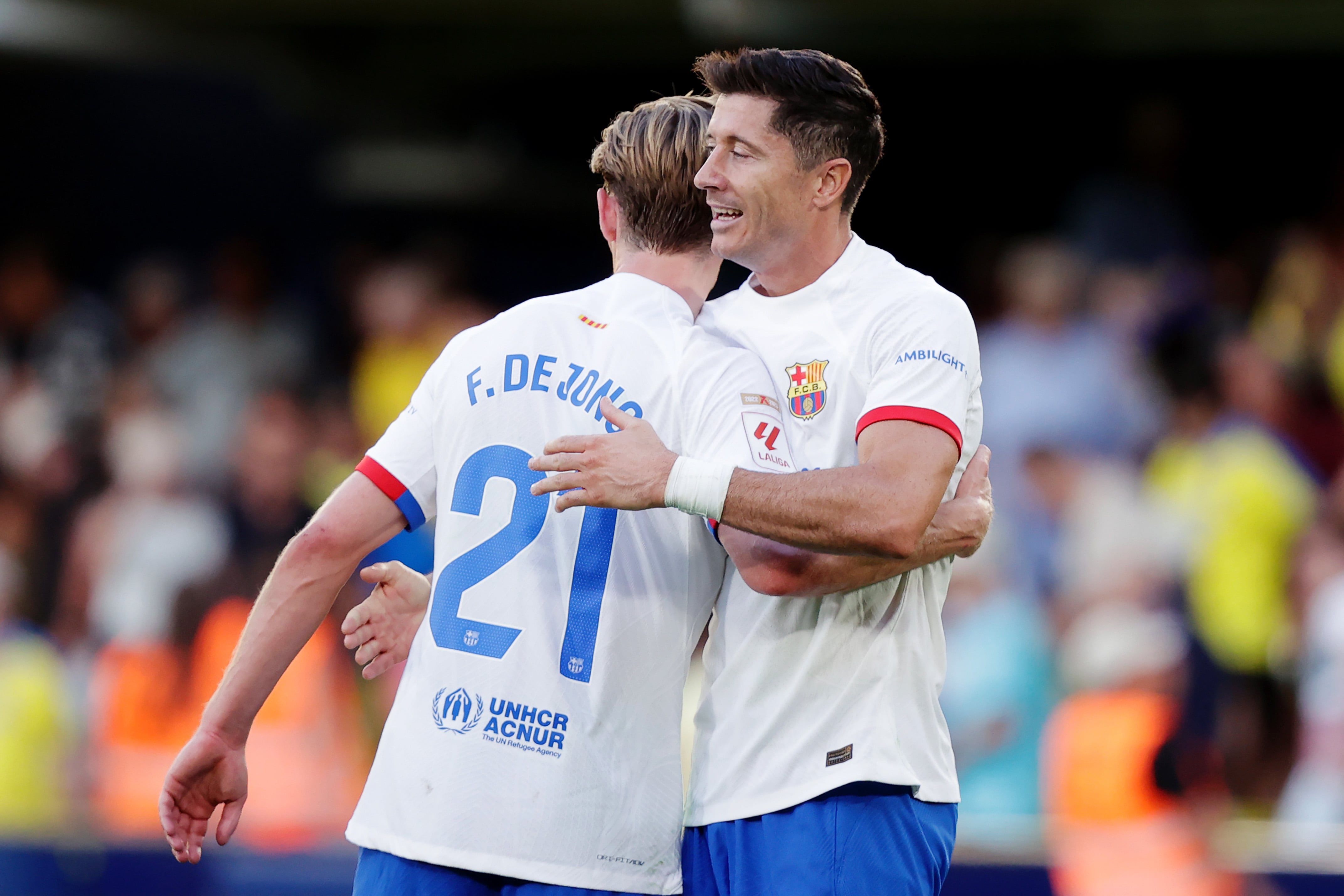 Frenkie de Jong y Lewandowski, juntos en el Villarreal - Barça de Liga (Photo by David S.Bustamante/Soccrates/Getty Images)