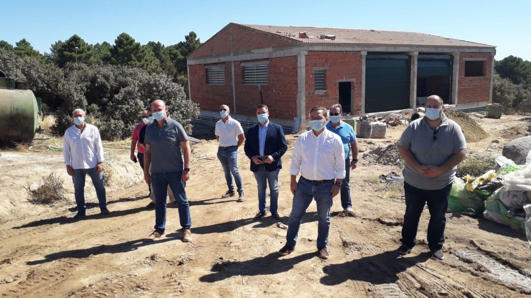 Visita del diputado de Servicios Municipales, José Luis Hidalgo, y del alcalde de Andújar, Francisco Huertas, a la estación de tratamiento de agua potable en el Santuario