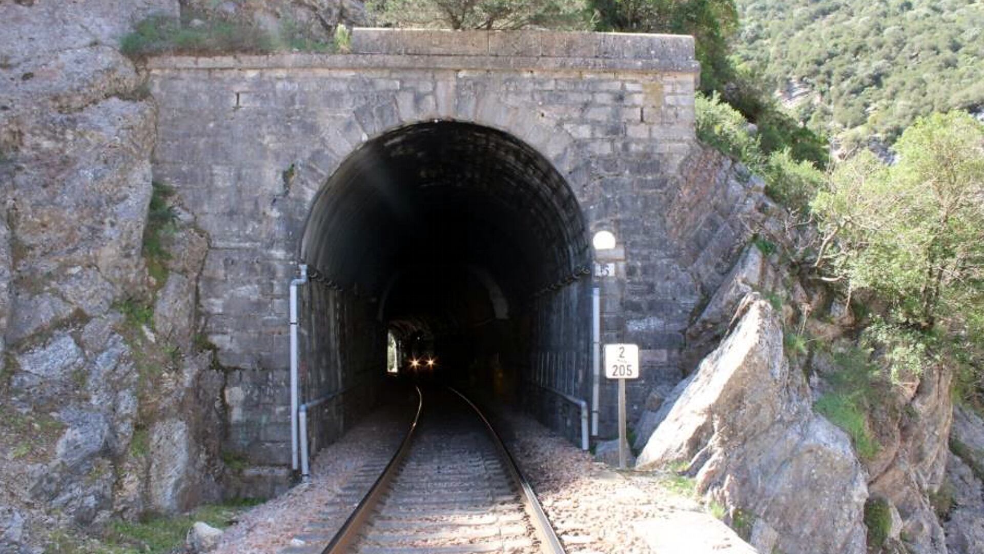 Tunel dentro de la línea Algeciras-Bobadilla