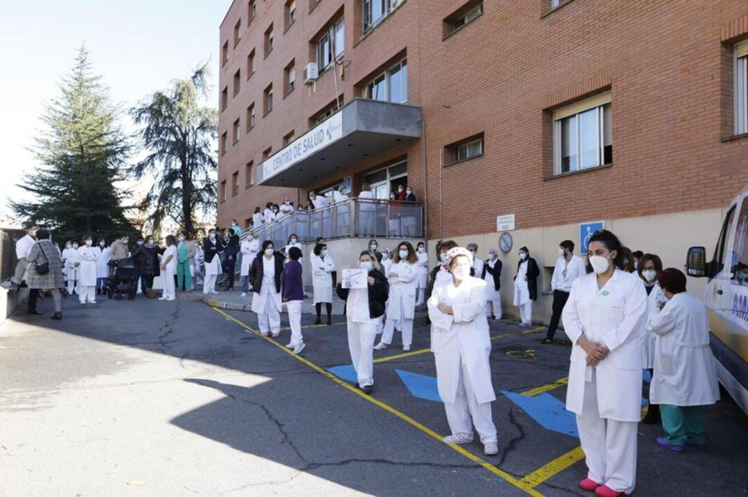 Concentración de los sanitarios leoneses