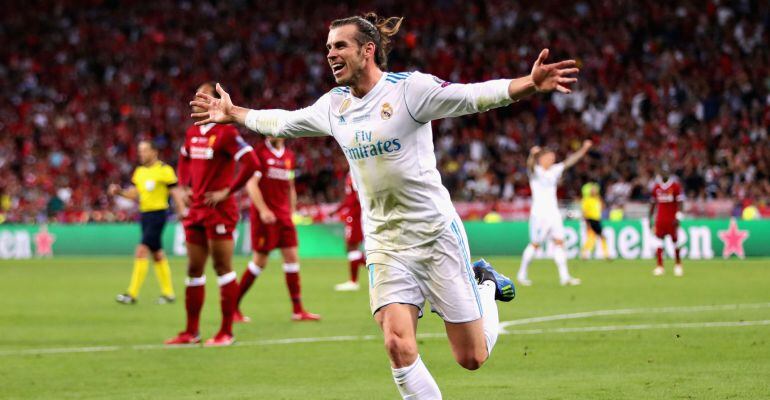 Gareth Bale celebra el último tanto de la final