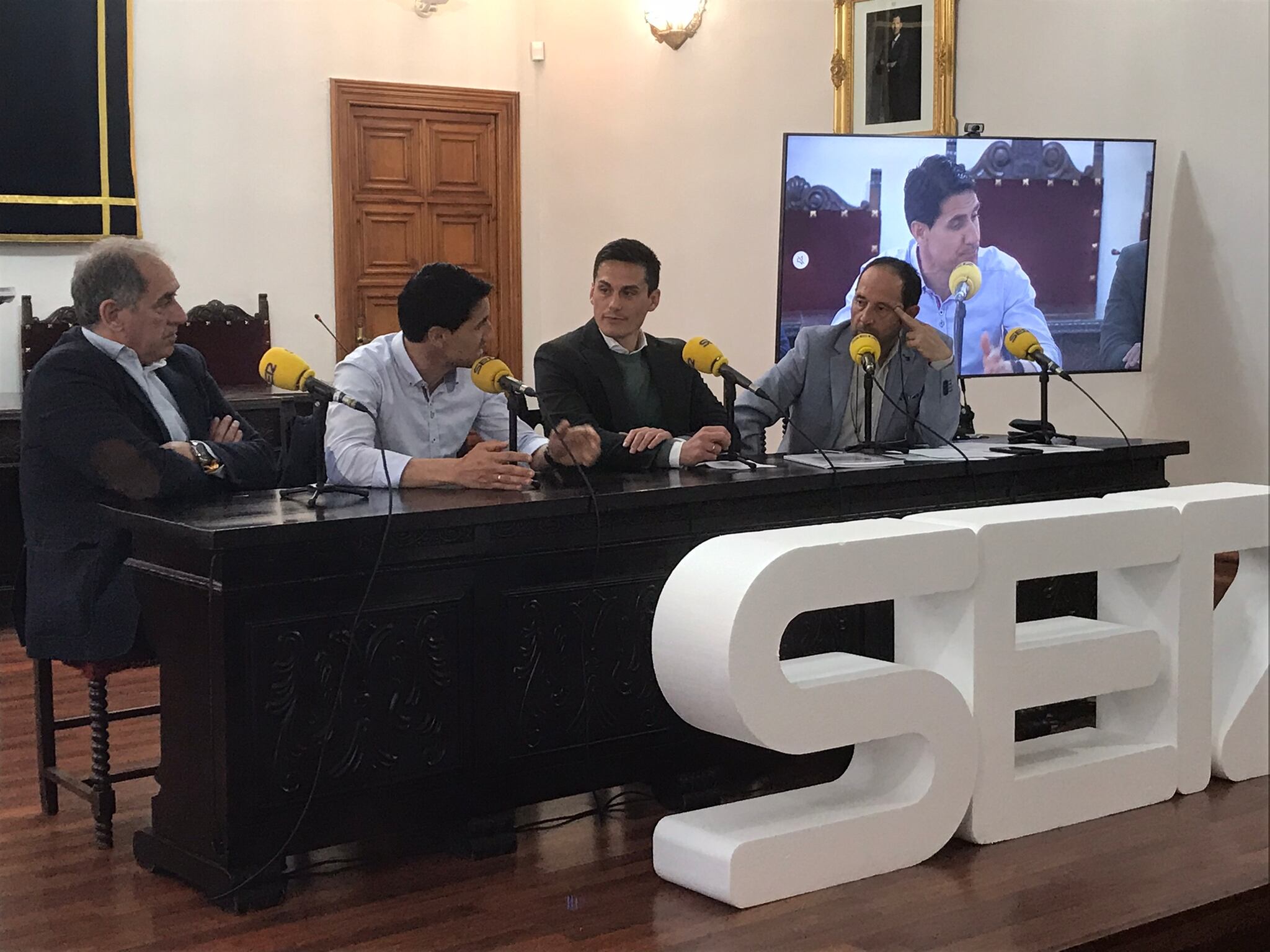 Primera mesa Deporte y Turismo presentada  por José Luis Rodrigo