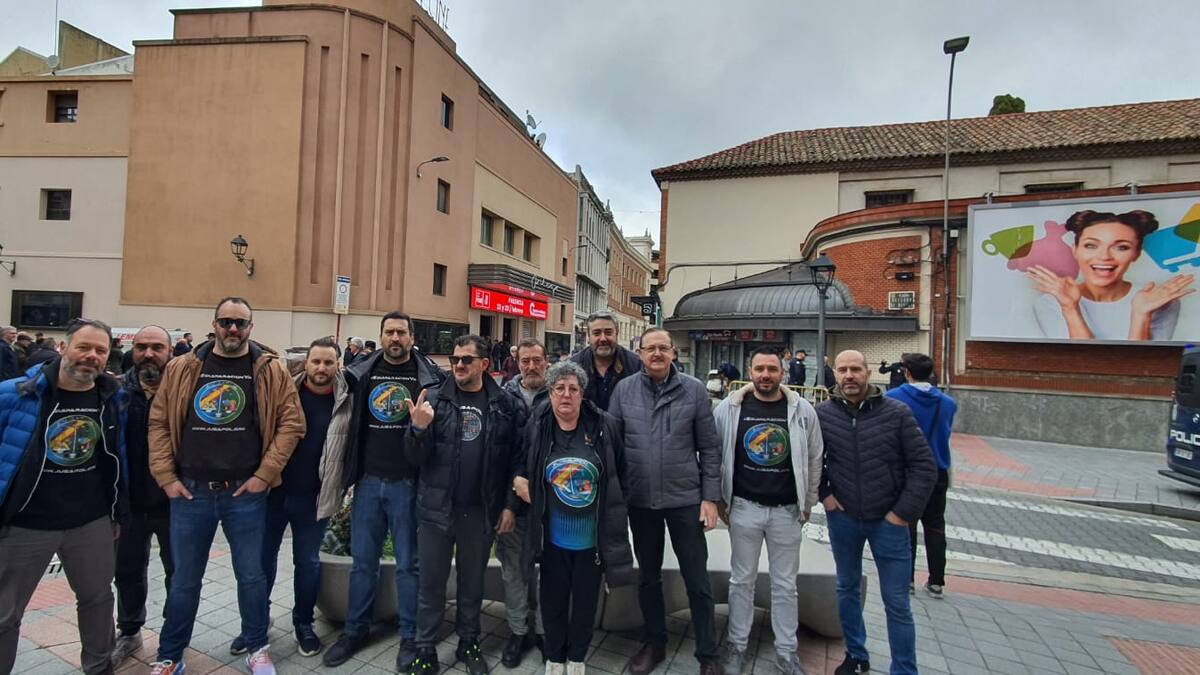 Comerciantes, Jusapol, vecinos y agricultores protestan por la visita de Pedro Sánchez a Palencia