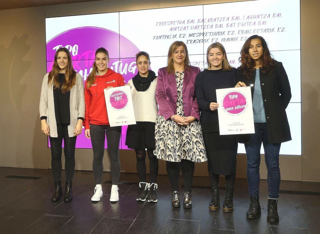 Presentación de una campaña contra la violencia machista, que ha contado, entre otros, con la diputada foral de Empleo, Inclusión Social e Igualdad, Teresa Laespada.