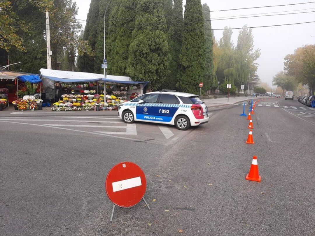 Acceso al cementerio de Guadalajara