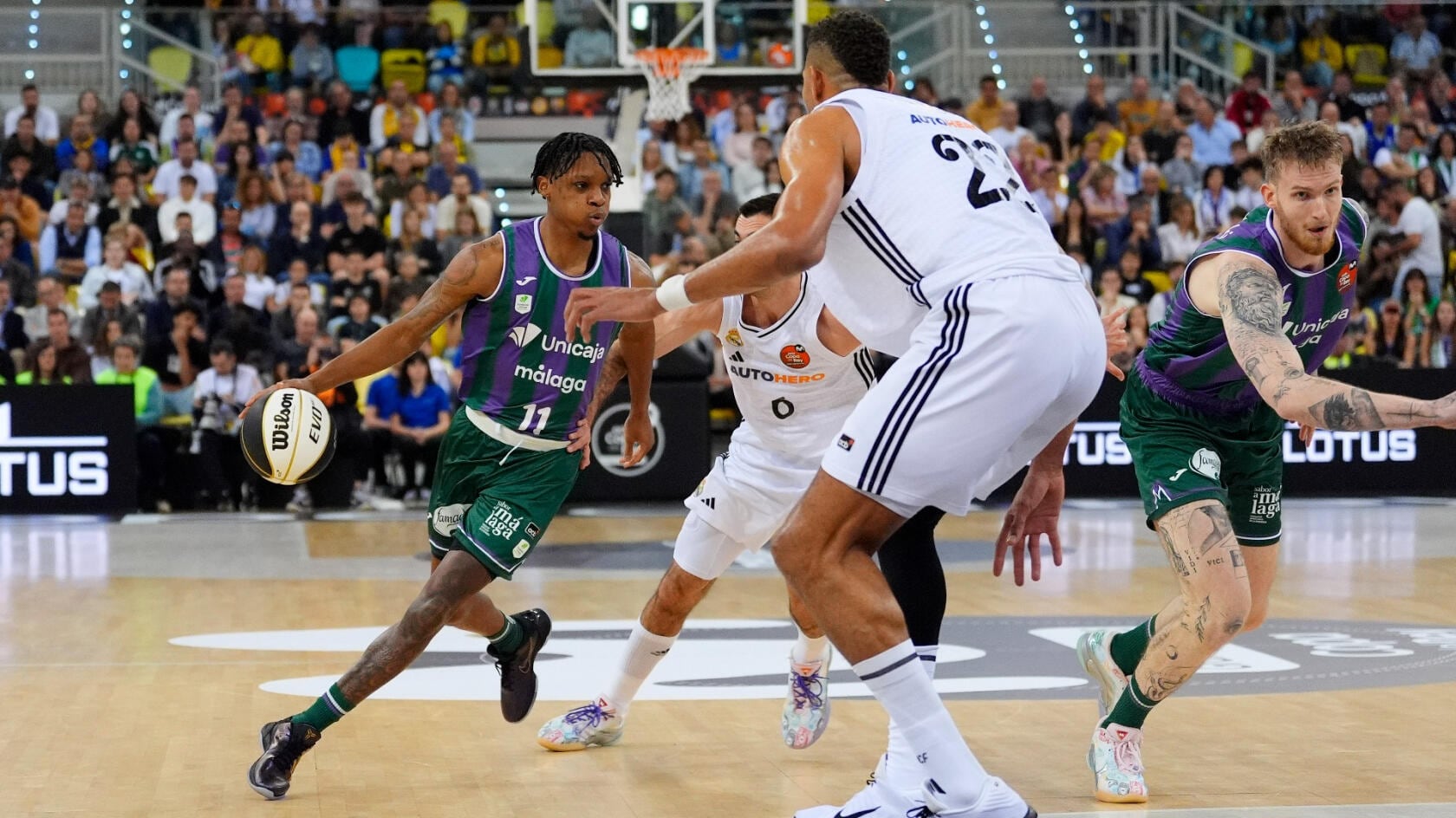 Carter intenta una penetración en el partido de la final de la Copa del Rey celebrada en Gran Canaria