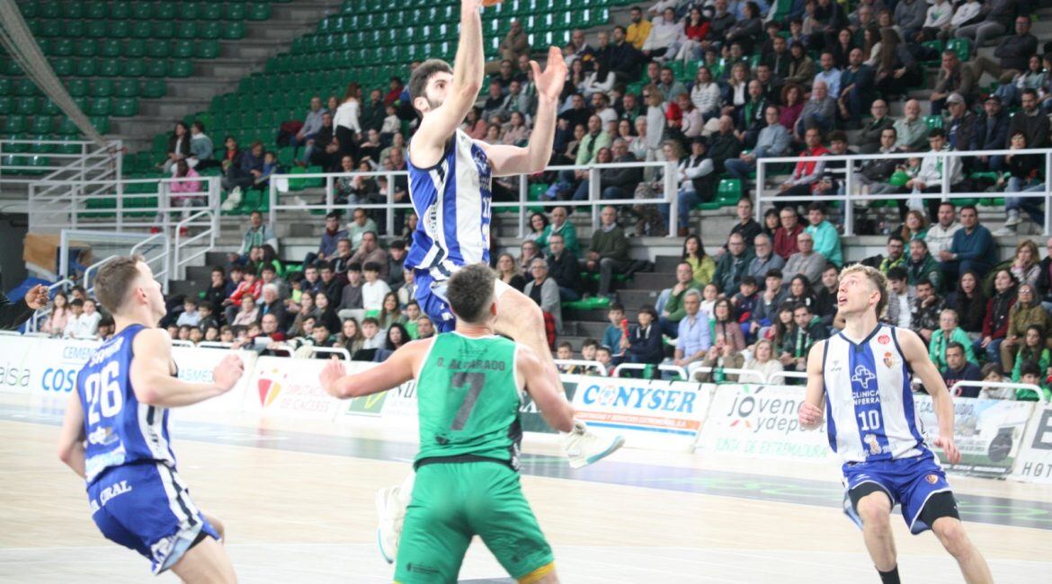 El conjunto berciano ofreció una buena imagen ante un Cáceres que desplegó todo su potencial