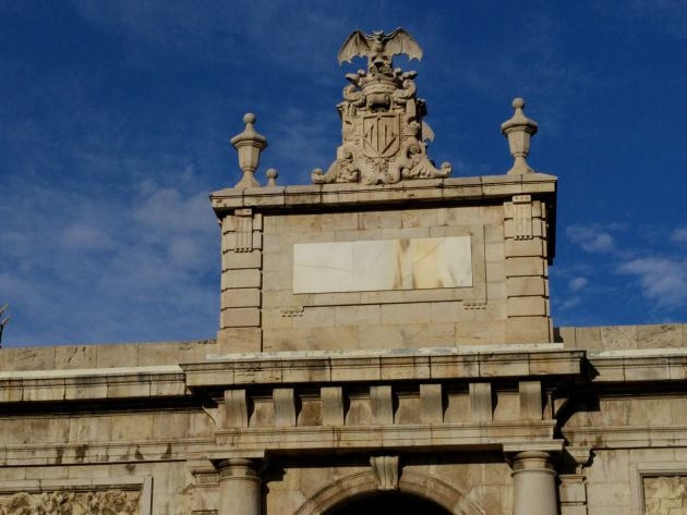 Parte superior de la Porta de la Mar