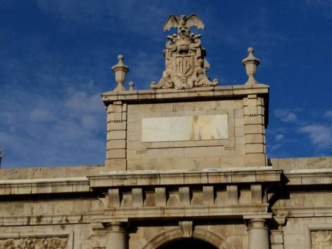 Parte superior de la Porta de la Mar