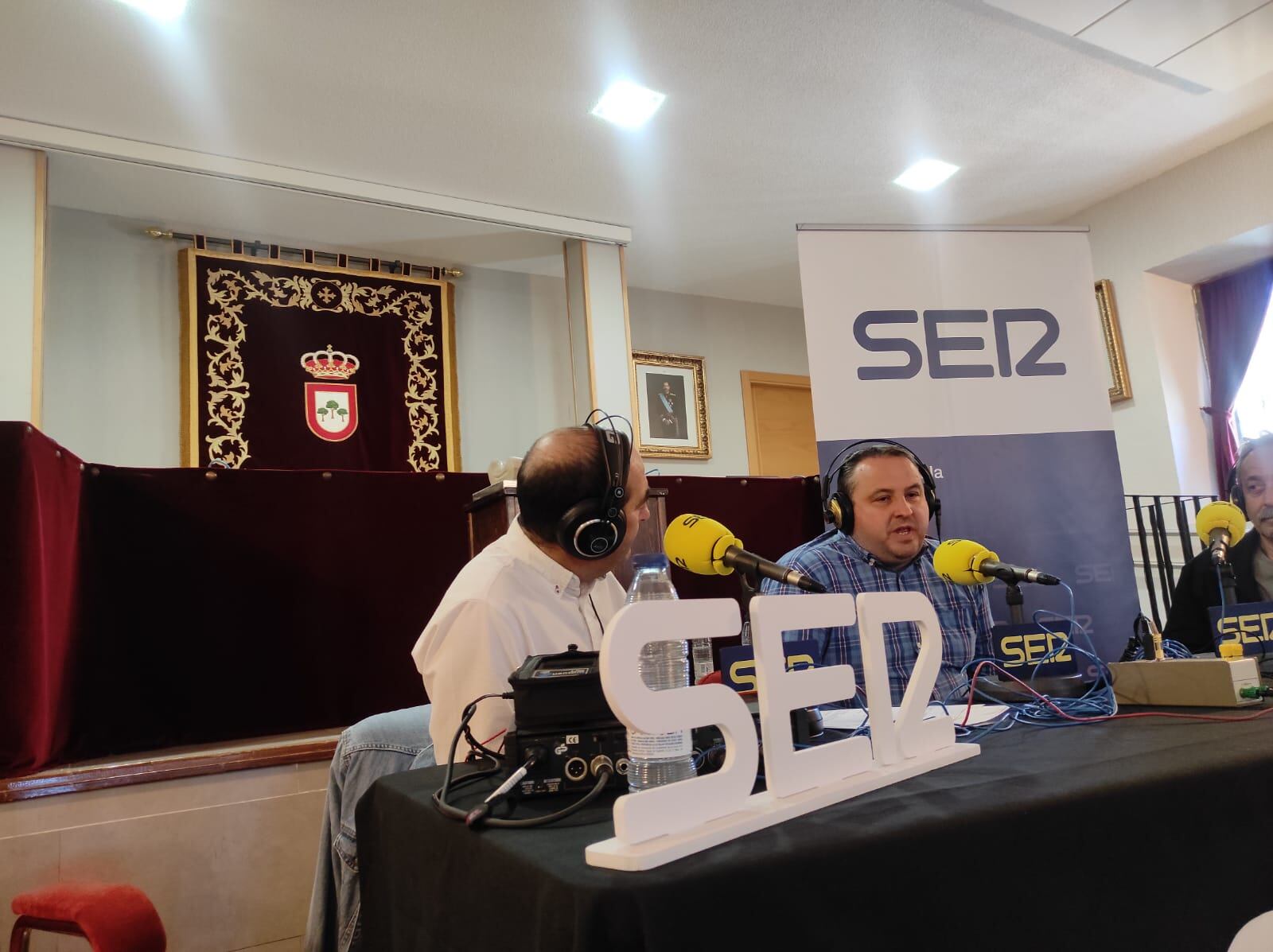 Juan Luis Beltrán, de la Bodega Hoyanko, con Luis Sánchez